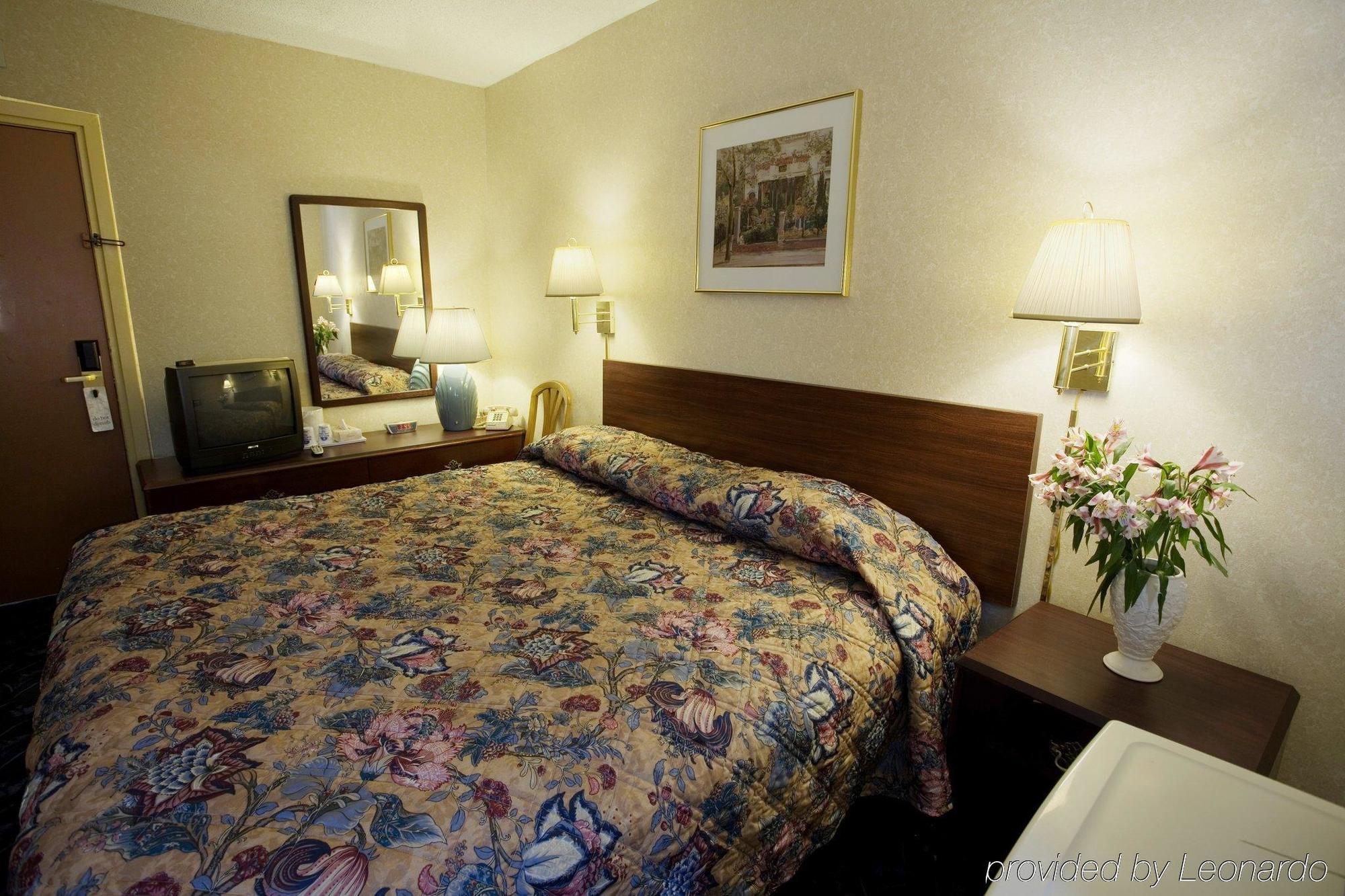 Americas Best Value Inn Dearborn Cameră foto